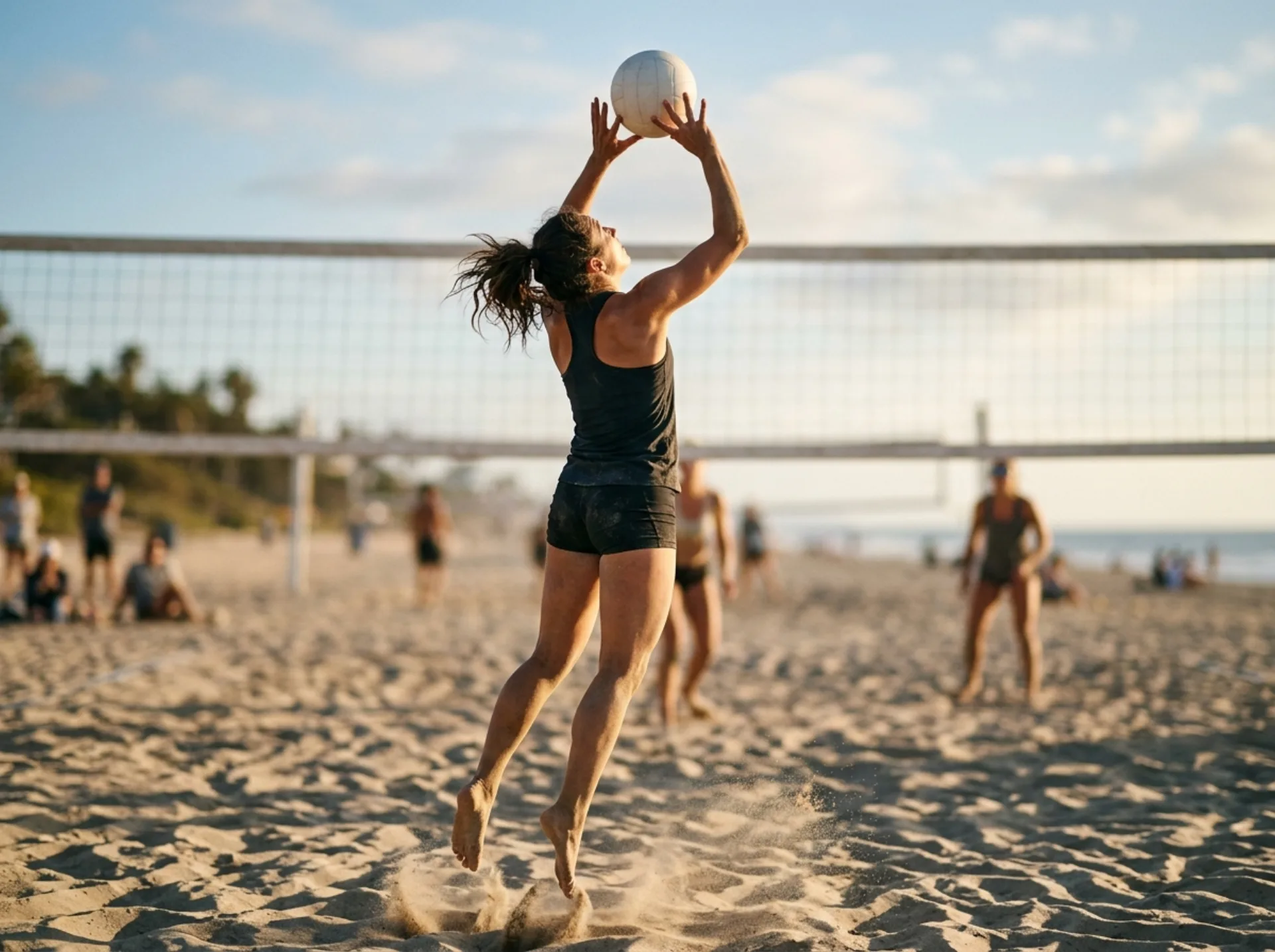 Dettaglio di un palleggio di dita nel beach volley